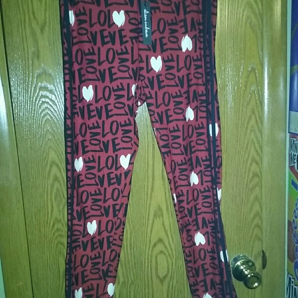 Valentines day is comingNwt Alison Andres leggings